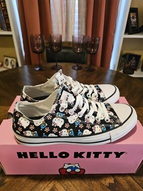 Unisex Hello Kitty Black Canvas Low-Top Sneakers with Multicolor Print